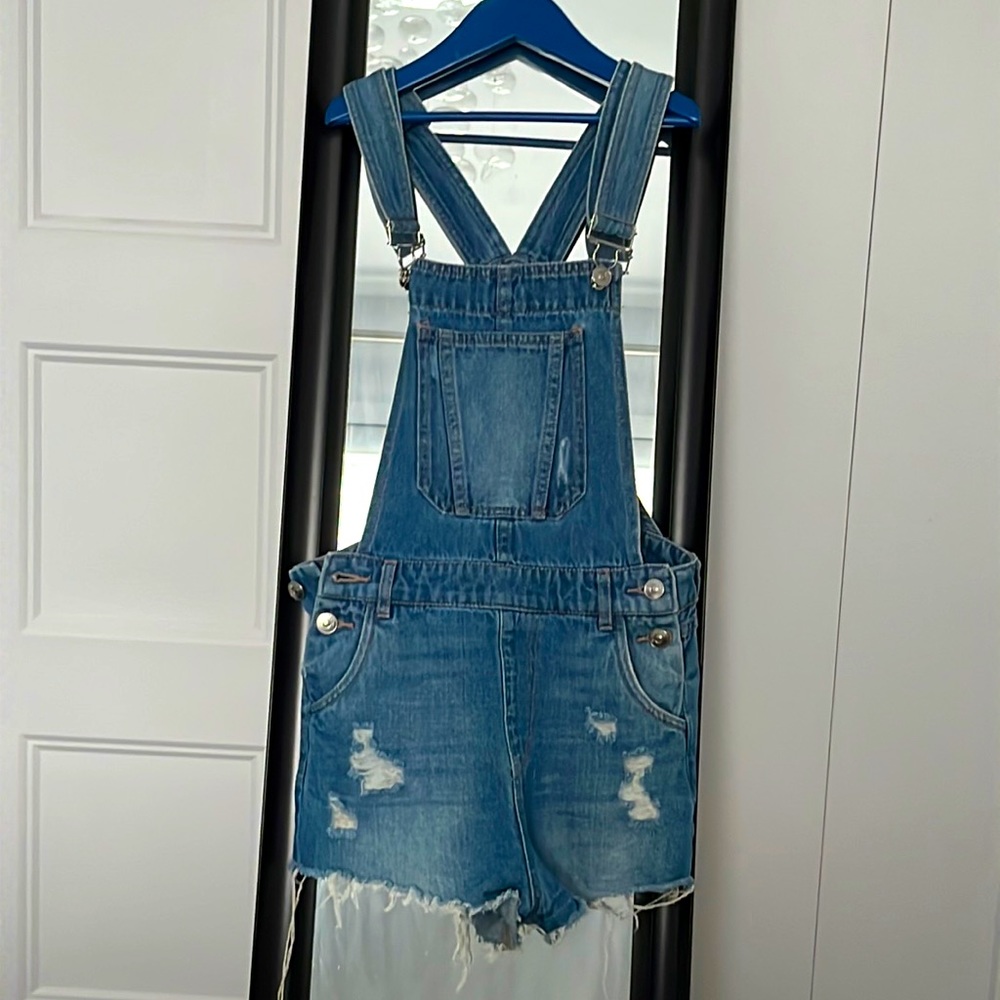 An H&M cute overall for summer!